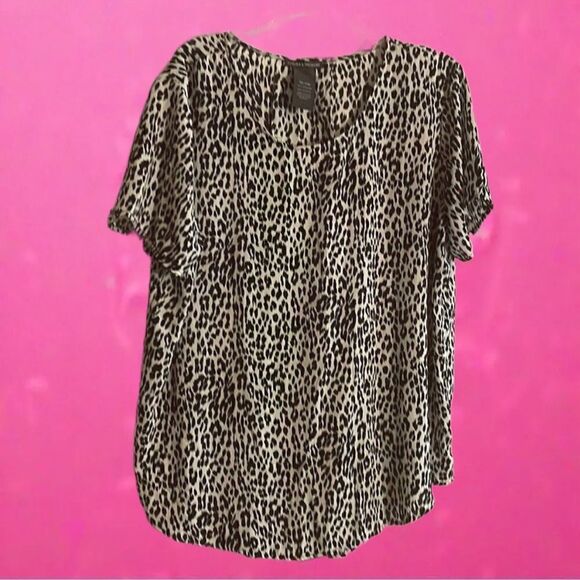 Chelsea & Theodore Animal Print Top - Picture 1 of 7